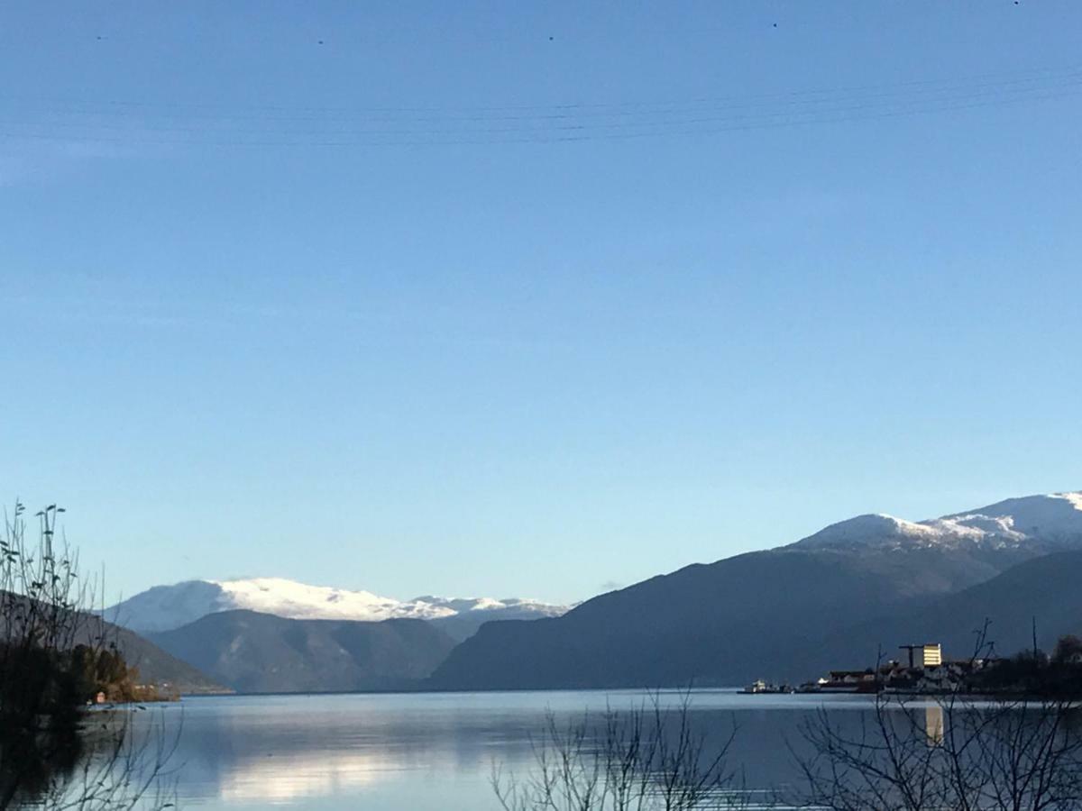 Villa Holmen, ground floor apartment Balestrand Exterior foto